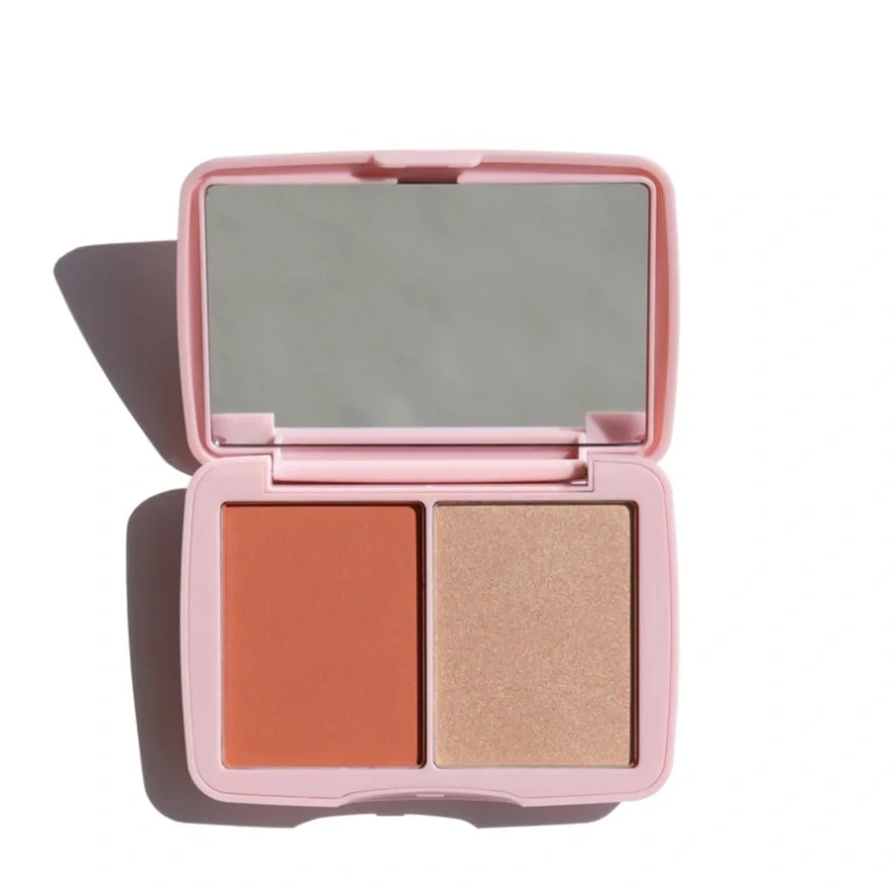 Double Dipper Color Duo is a buttery-soft highlighter and blush duo,.  B16